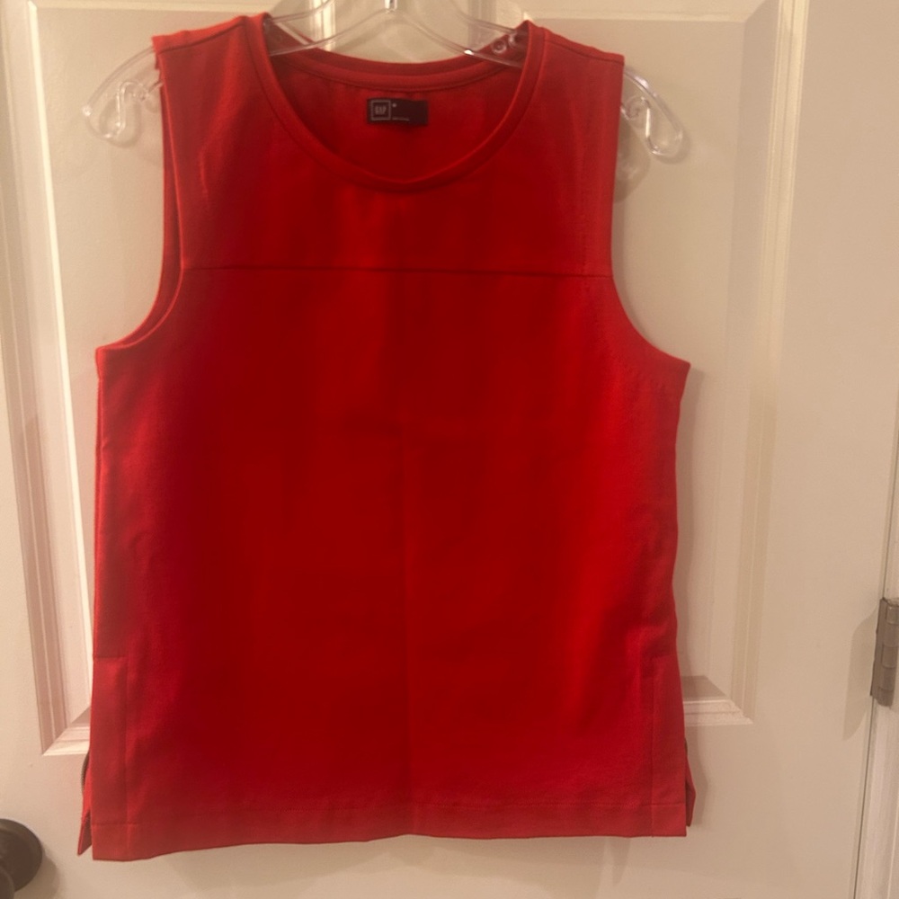 Women’s Gap Sleevelesss Shirt Size Medium